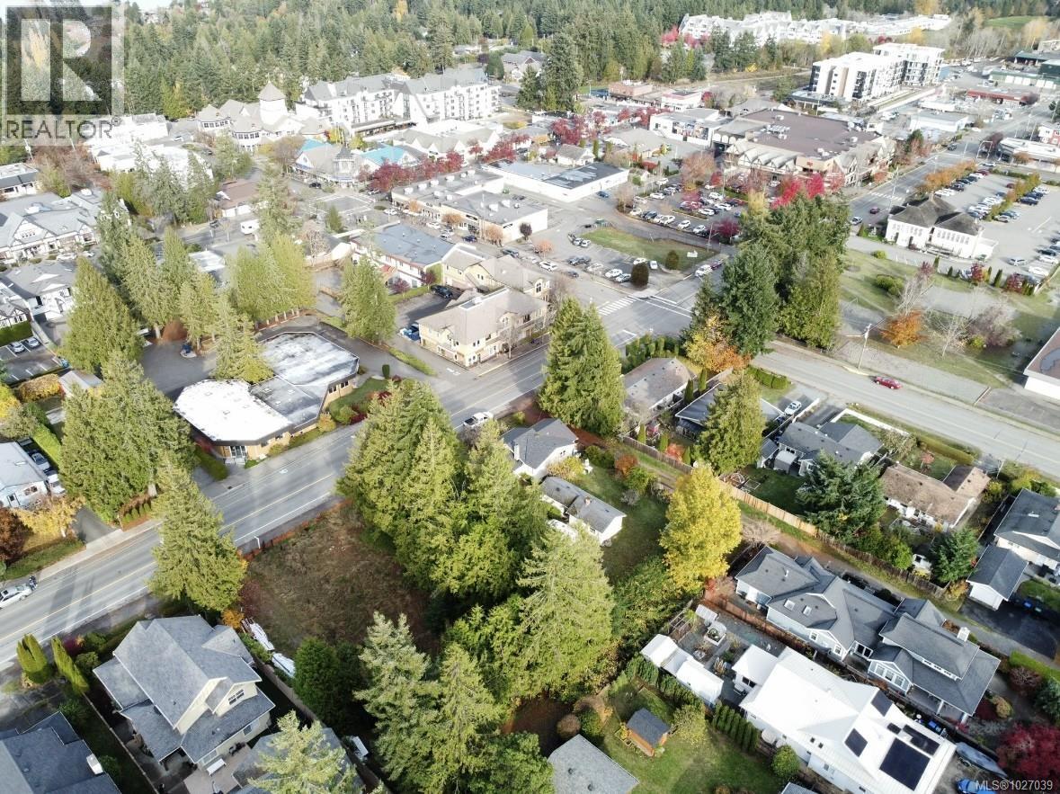 172 Fern Rd W, Qualicum Beach