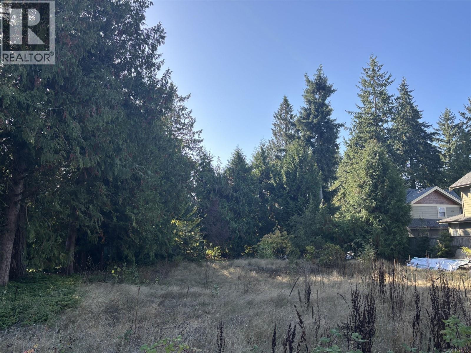 172 Fern Rd W, Qualicum Beach