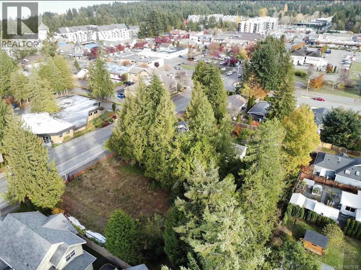 172 Fern Rd W, Qualicum Beach