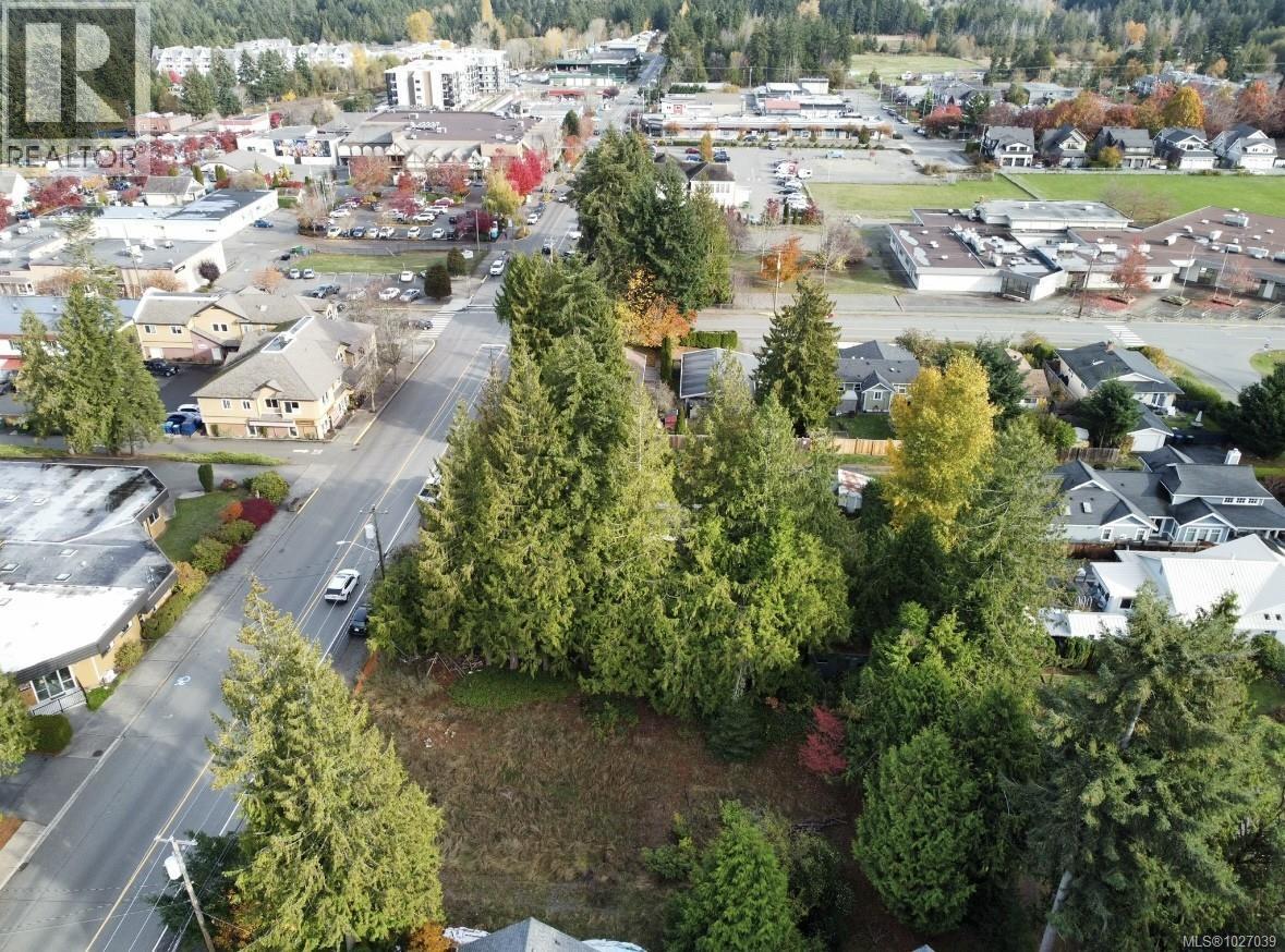 172 Fern Rd W, Qualicum Beach