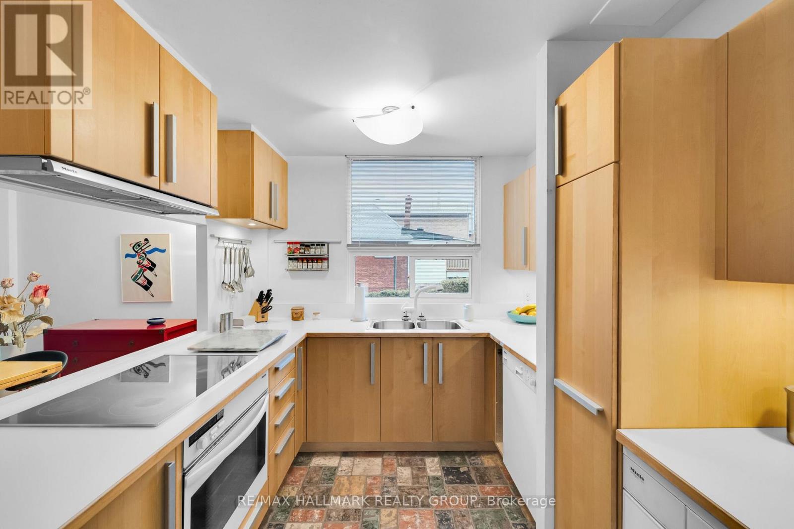 #203 40 ARTHUR STREET - 19