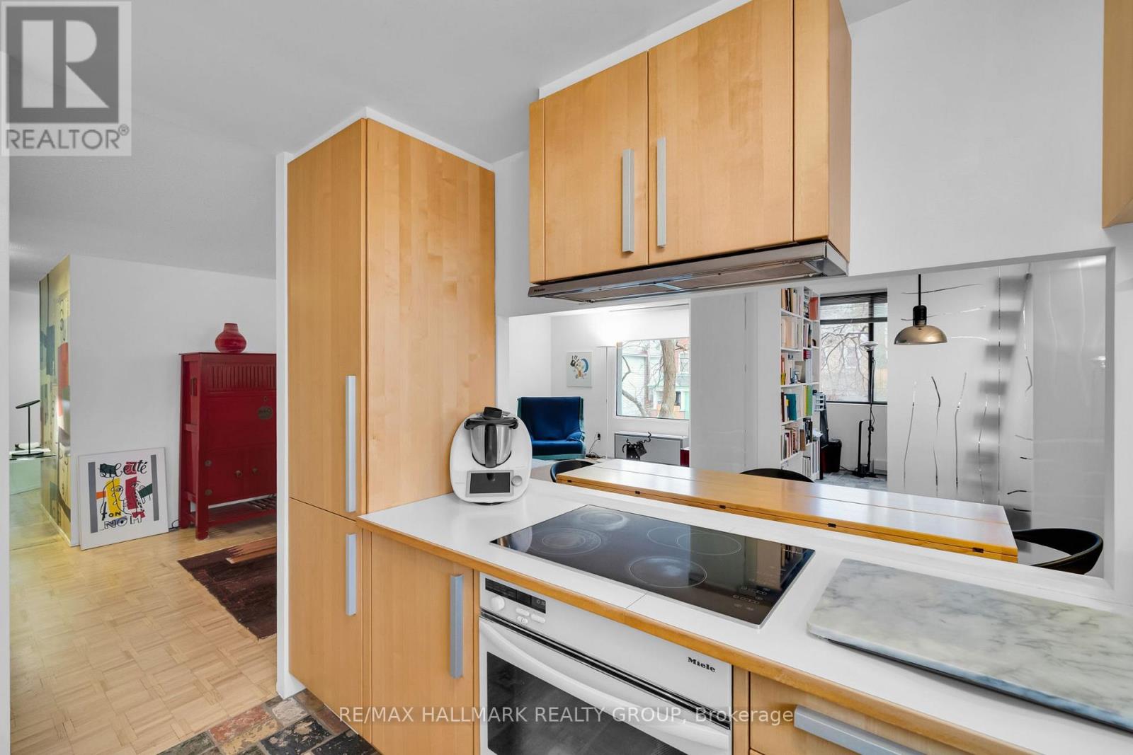 #203 40 ARTHUR STREET - 21
