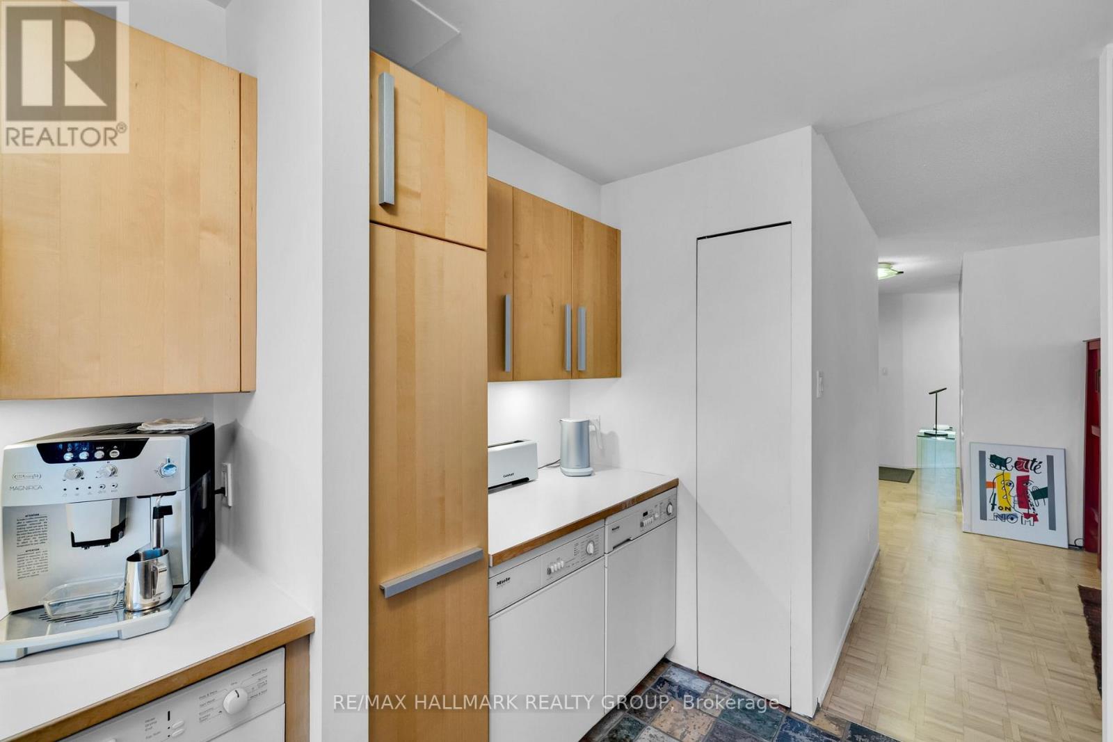 #203 40 ARTHUR STREET - 23