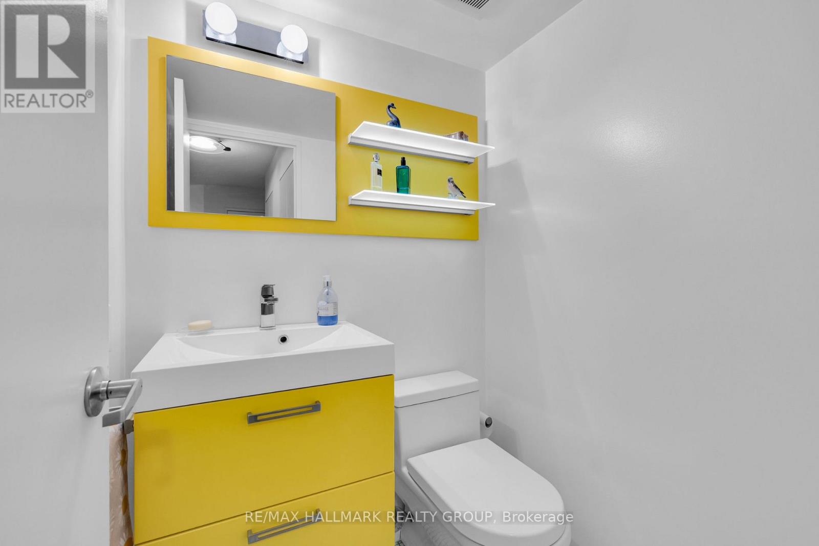 #203 40 ARTHUR STREET - 25