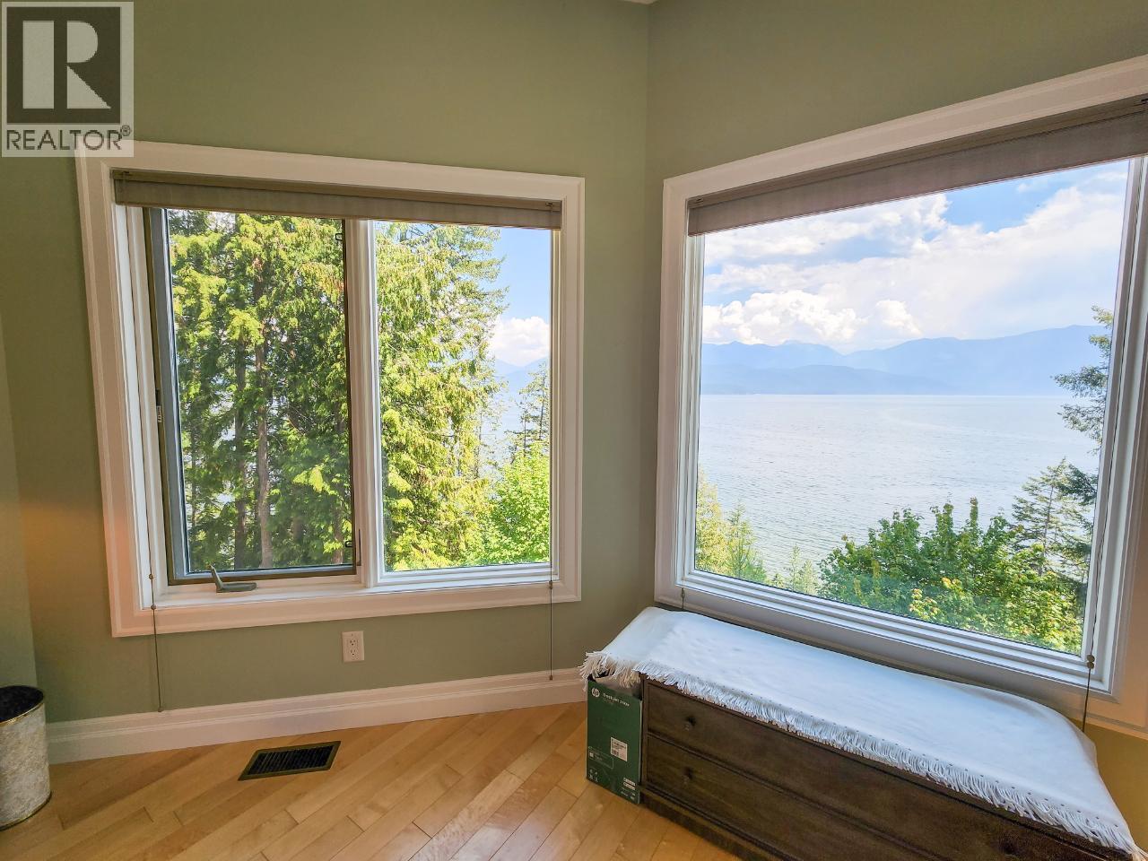 924 QUEENS Road, Balfour