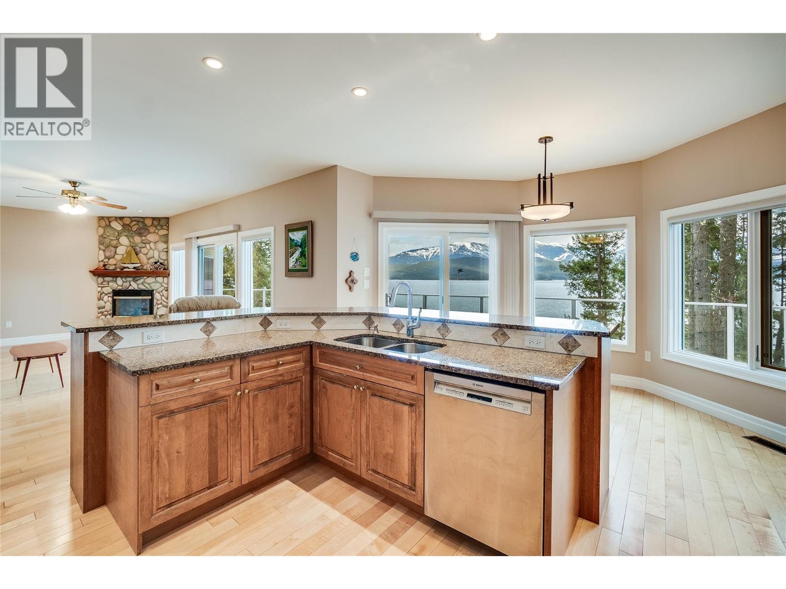 924 QUEENS Road, Balfour