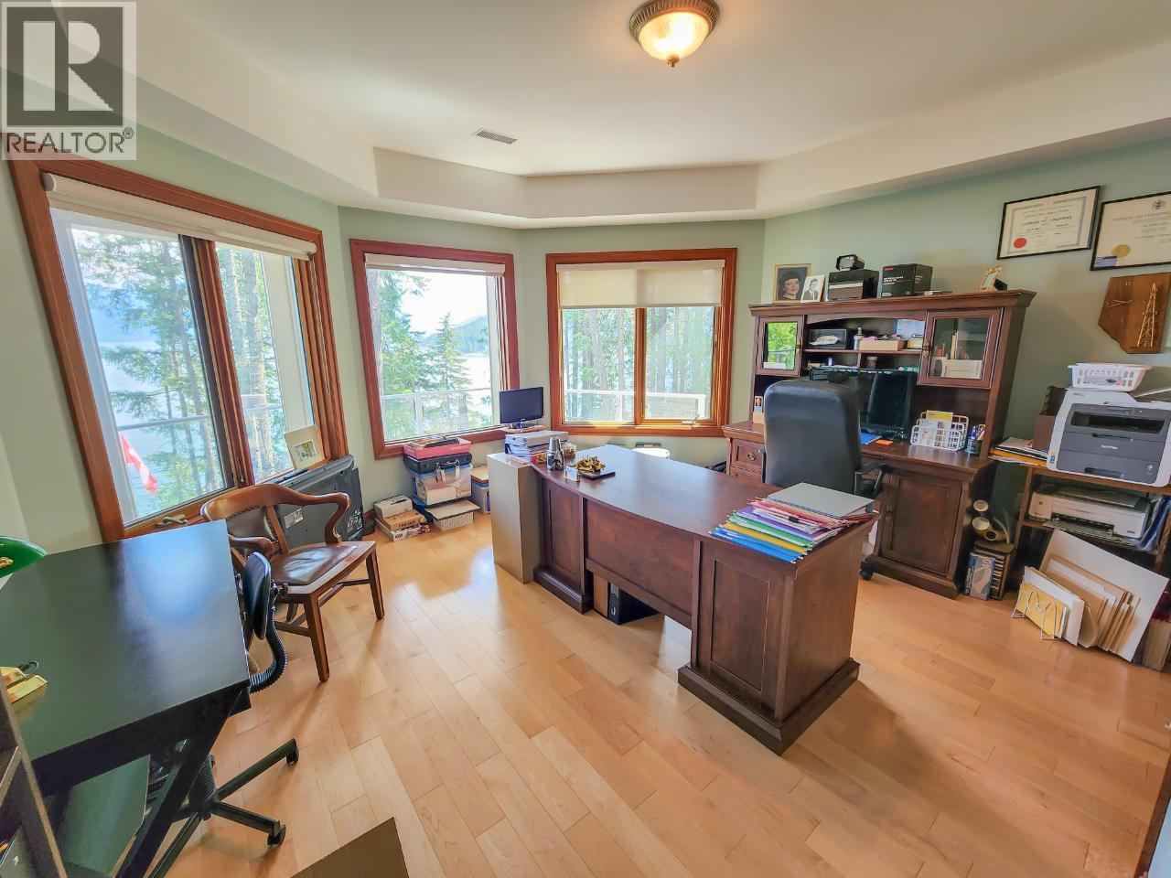 924 QUEENS Road, Balfour