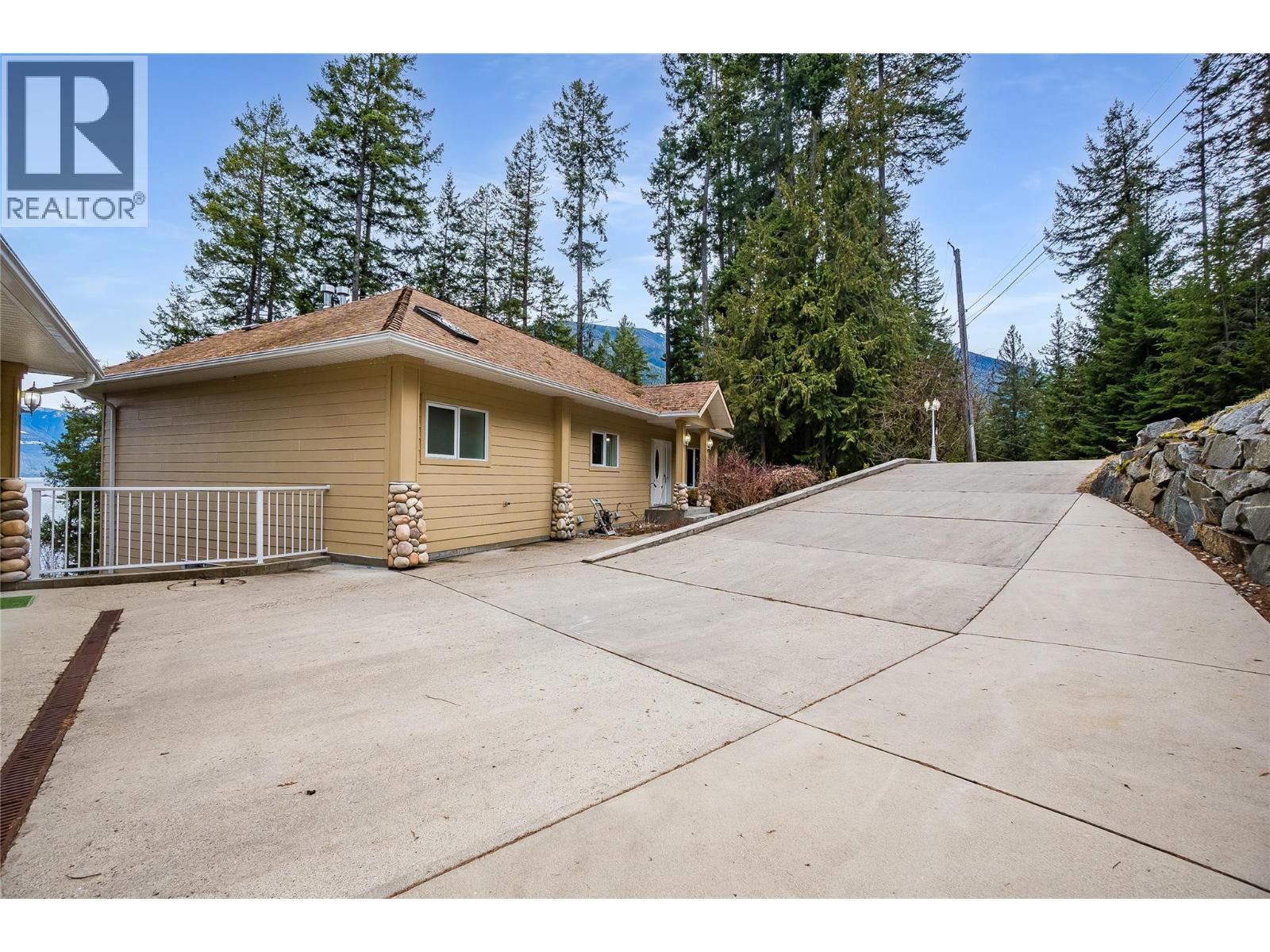 924 QUEENS Road, Balfour