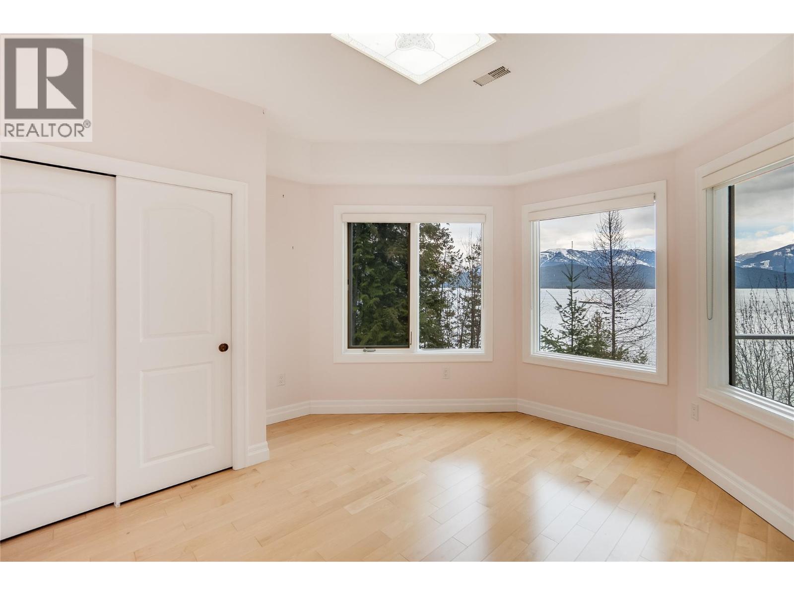 924 QUEENS Road, Balfour