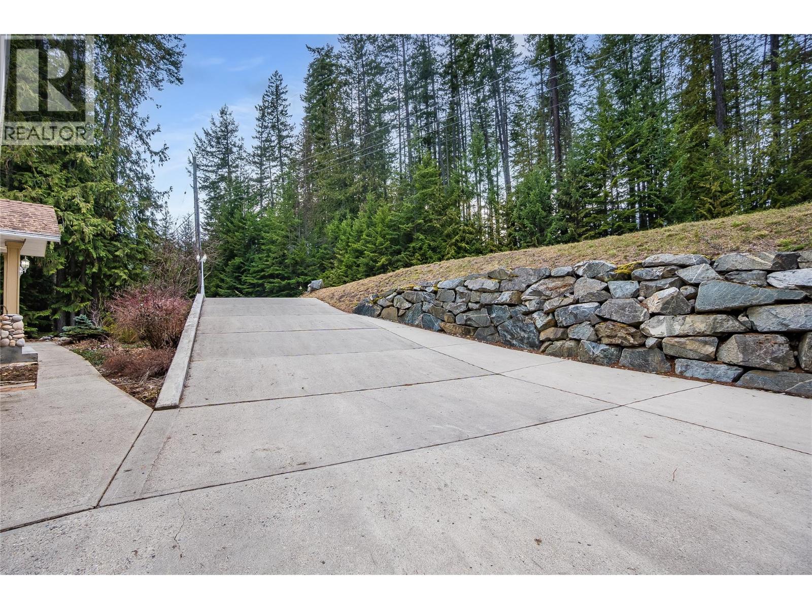 924 QUEENS Road, Balfour