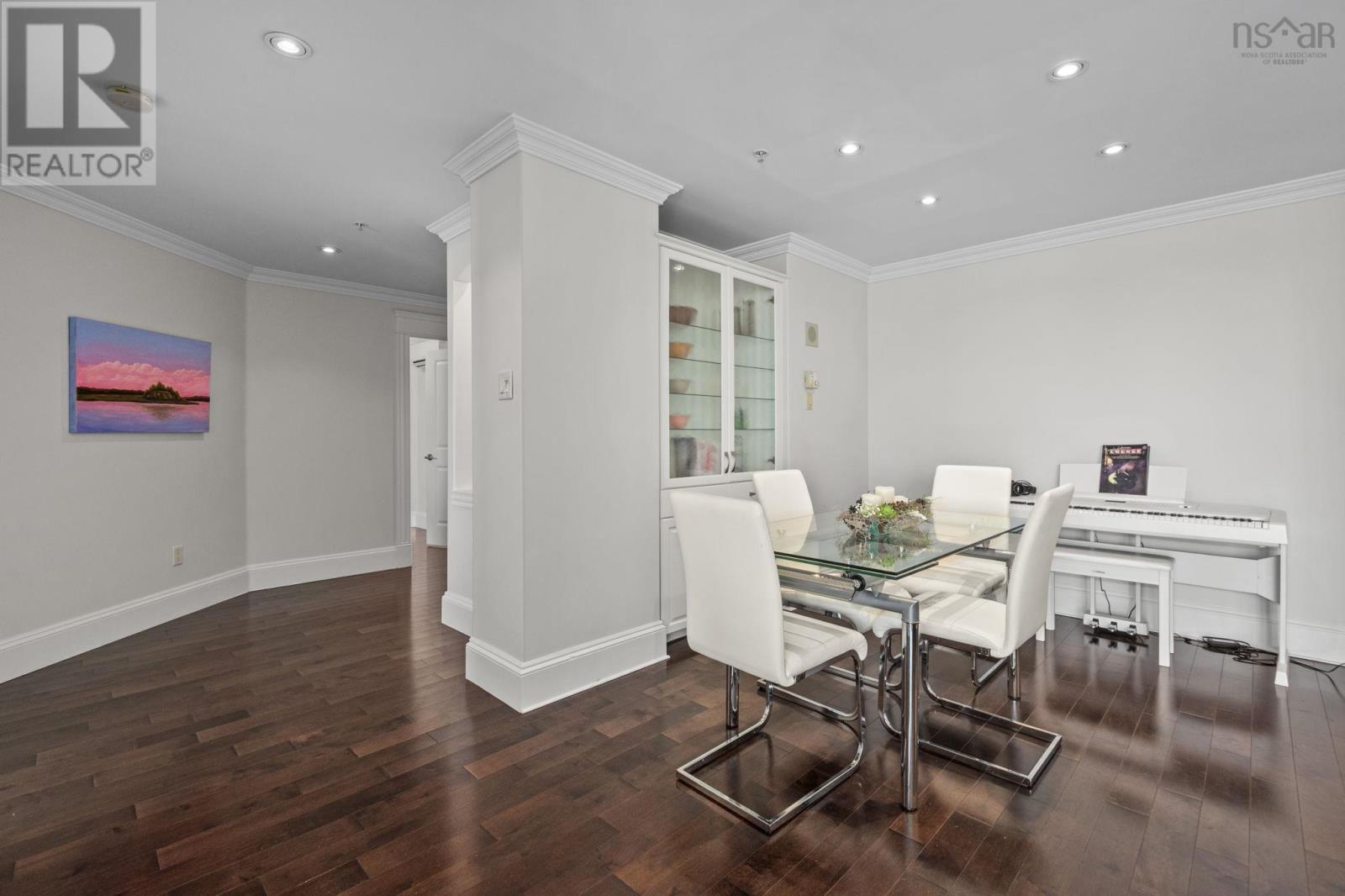 Property 29 of 32 of 707 2677 Gladstone Street