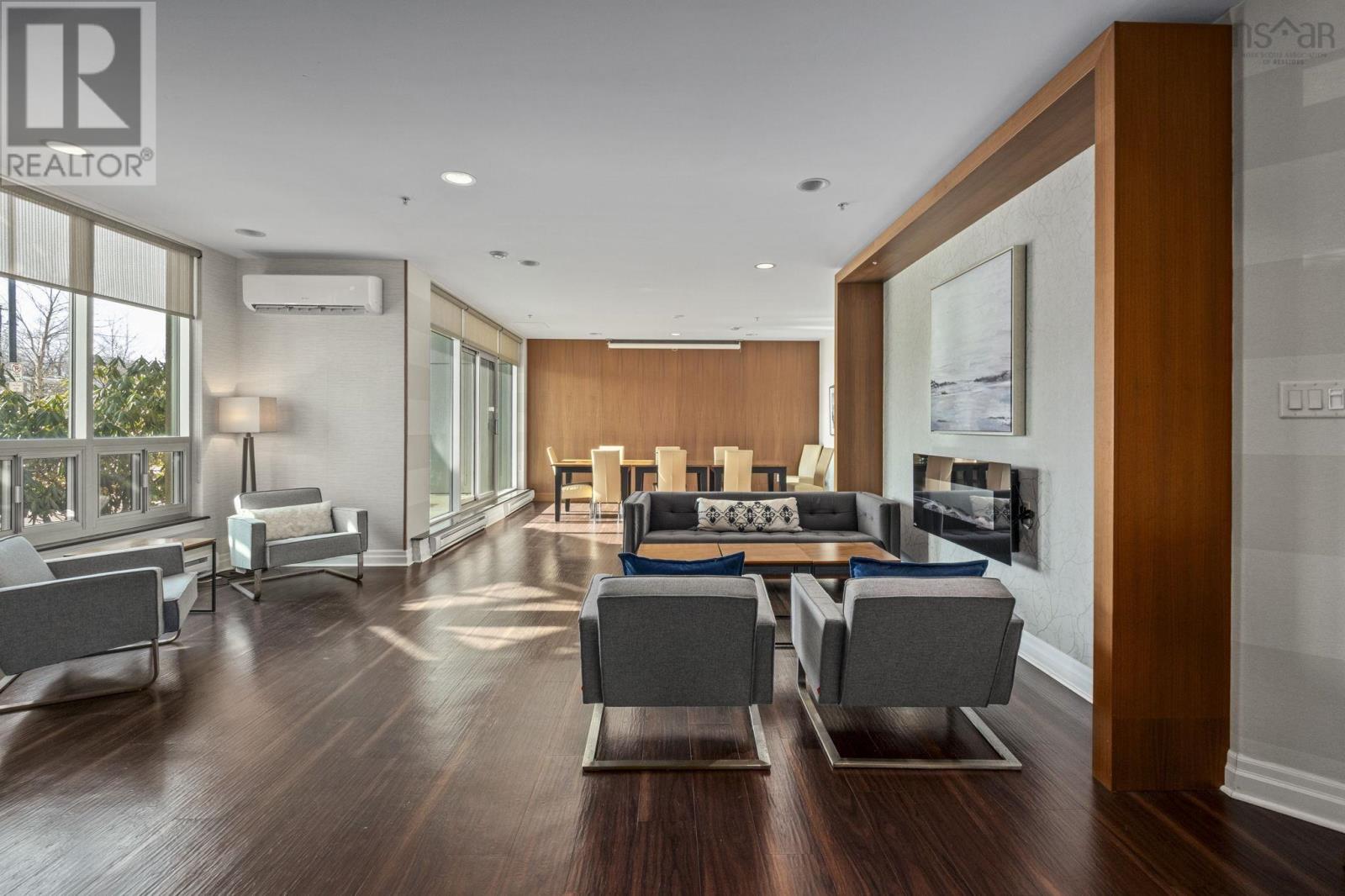 Property 15 of 32 of 707 2677 Gladstone Street