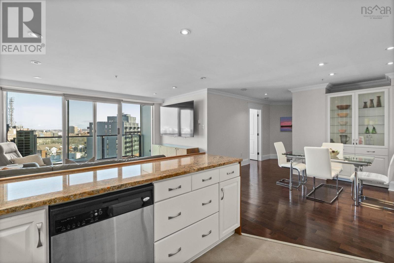 Property 21 of 32 of 707 2677 Gladstone Street