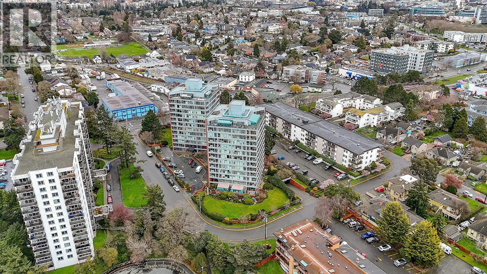 325 Maitland St, Victoria - Exteriors - Full Complex View, Drone/Aerial View - Photo 7