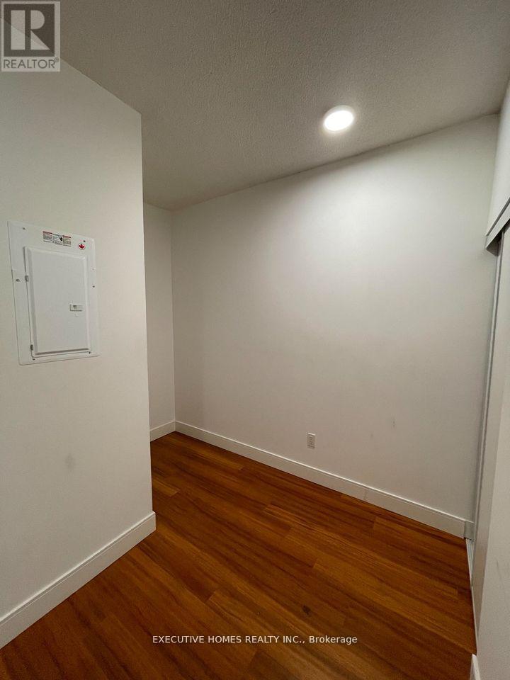 #611 1 WELLINGTON STREET - 12