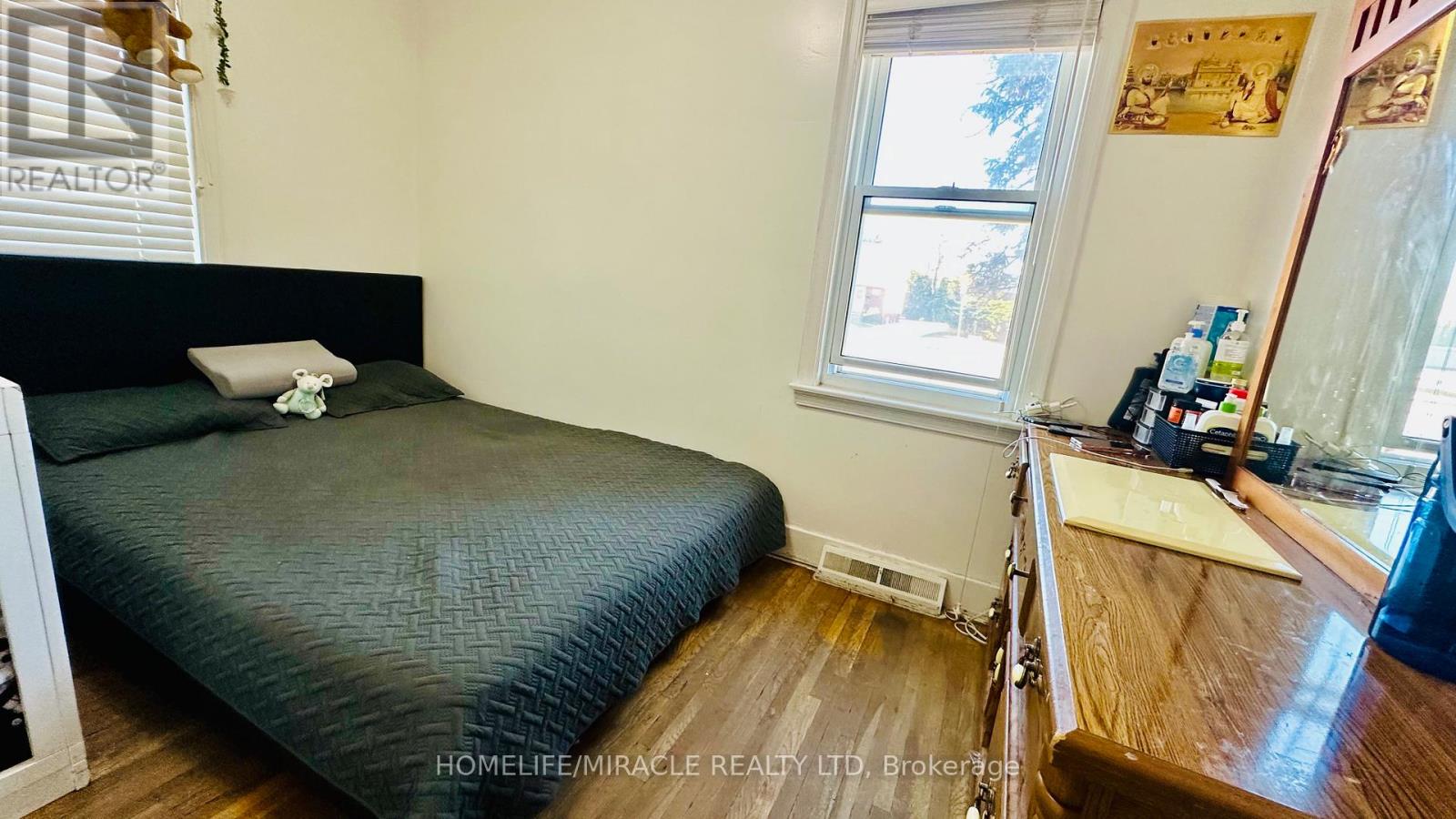 486 MATTHEW BRADY AVENUE - 22