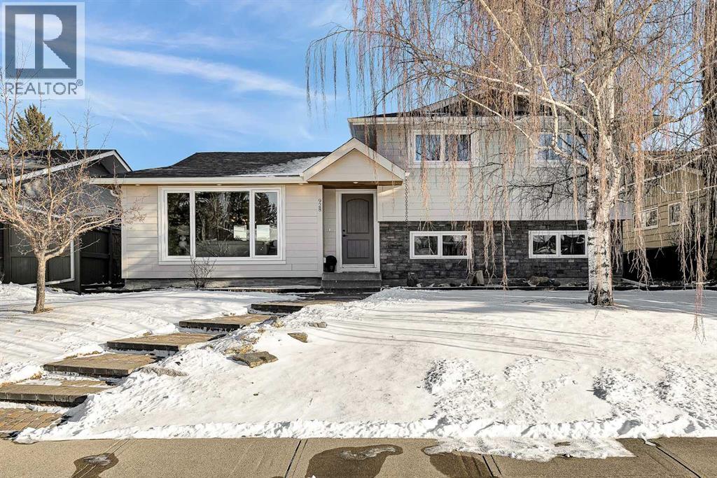 Single Family House 4 Level for Sale in  Lake Twintree Crescent SE Lake Bonavista Calgary 