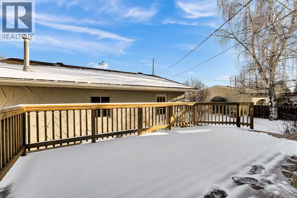 Single Family House 4 Level for Sale in  Lake Twintree Crescent SE Lake Bonavista Calgary 