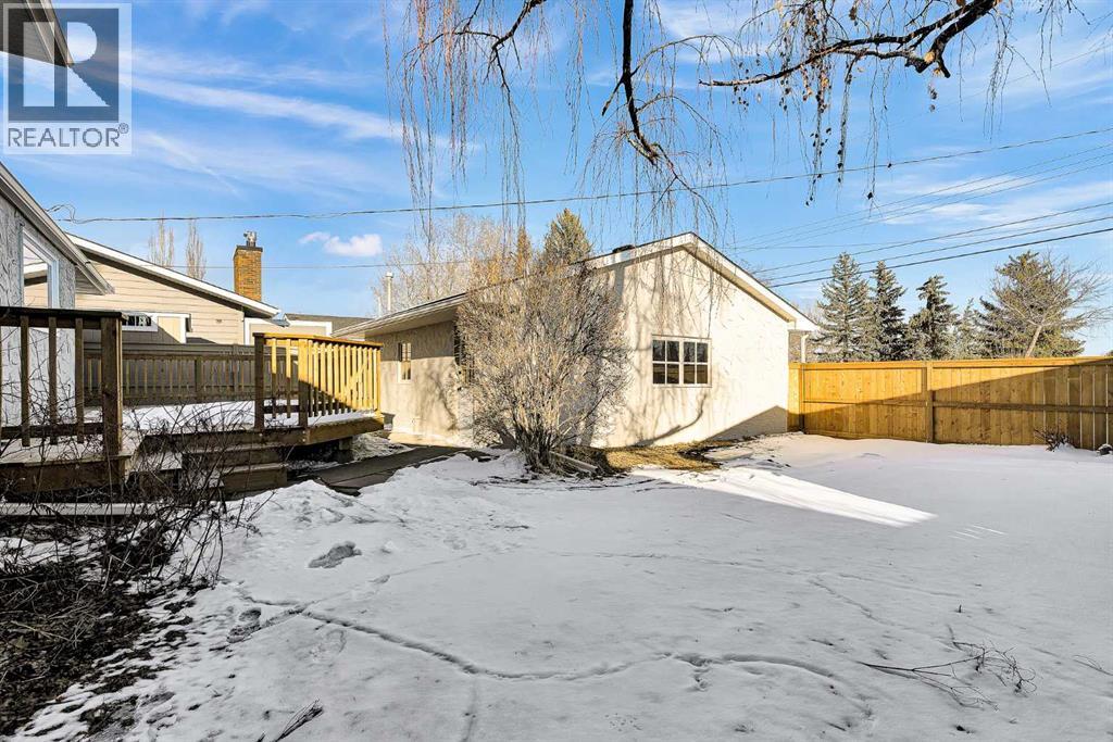 Single Family House 4 Level for Sale in  Lake Twintree Crescent SE Lake Bonavista Calgary 