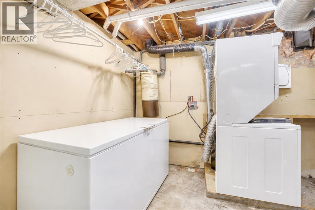 Multi-family House Bungalow for Sale in  Kingsmere Crescent SW Kingsland Calgary 