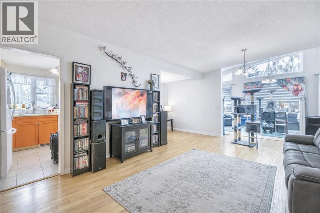 Multi-family House Bungalow for Sale in  Kingsmere Crescent SW Kingsland Calgary 