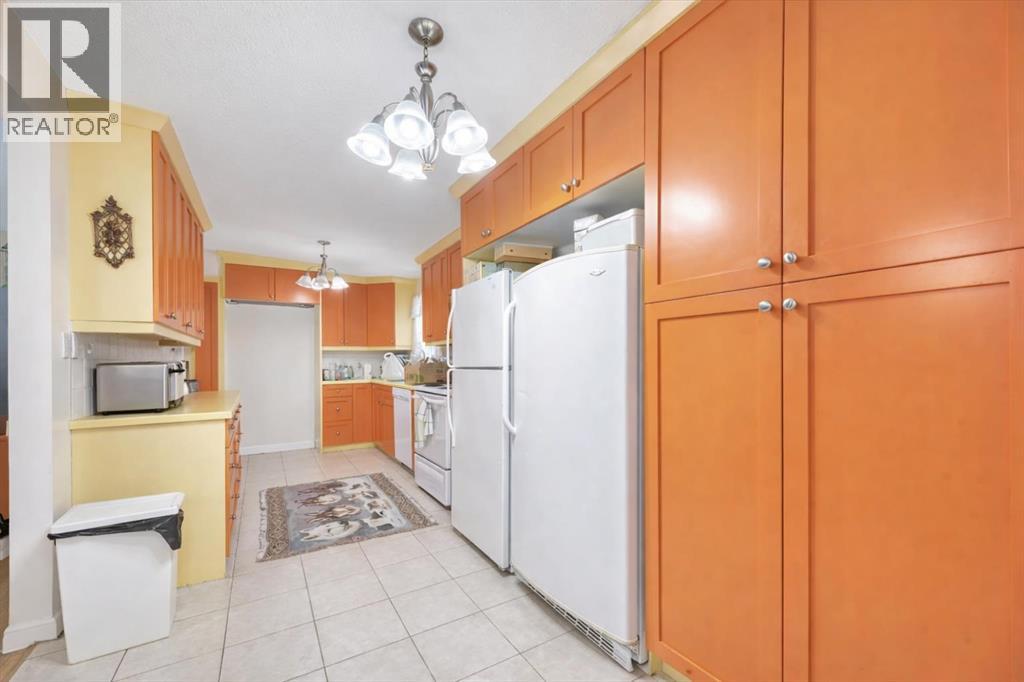 Multi-family House Bungalow for Sale in  Kingsmere Crescent SW Kingsland Calgary 