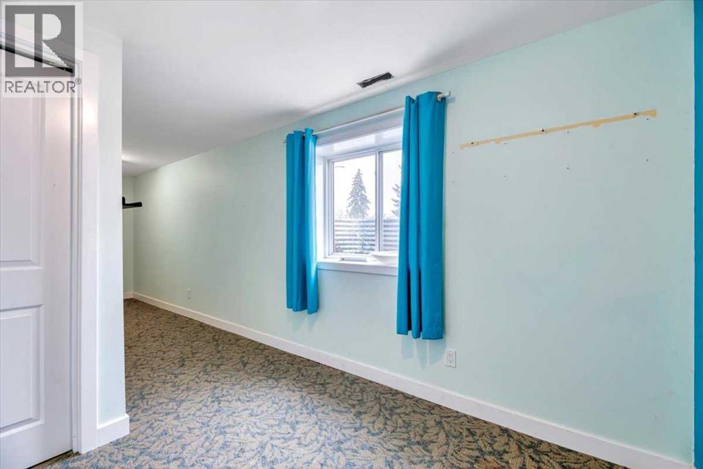 Multi-family House Bungalow for Sale in  Kingsmere Crescent SW Kingsland Calgary 