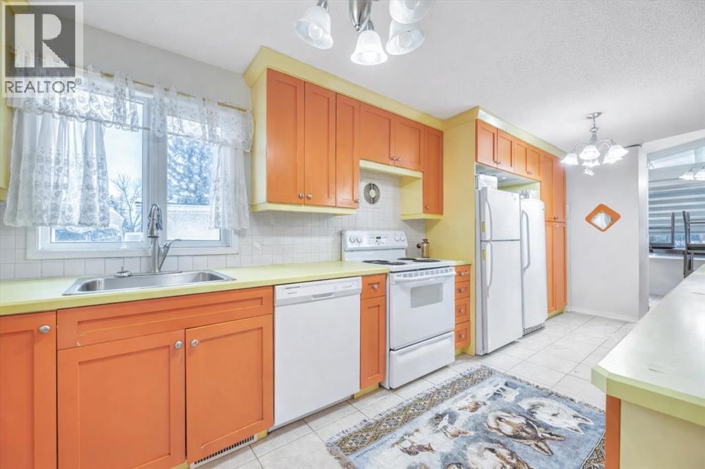 Multi-family House Bungalow for Sale in  Kingsmere Crescent SW Kingsland Calgary 