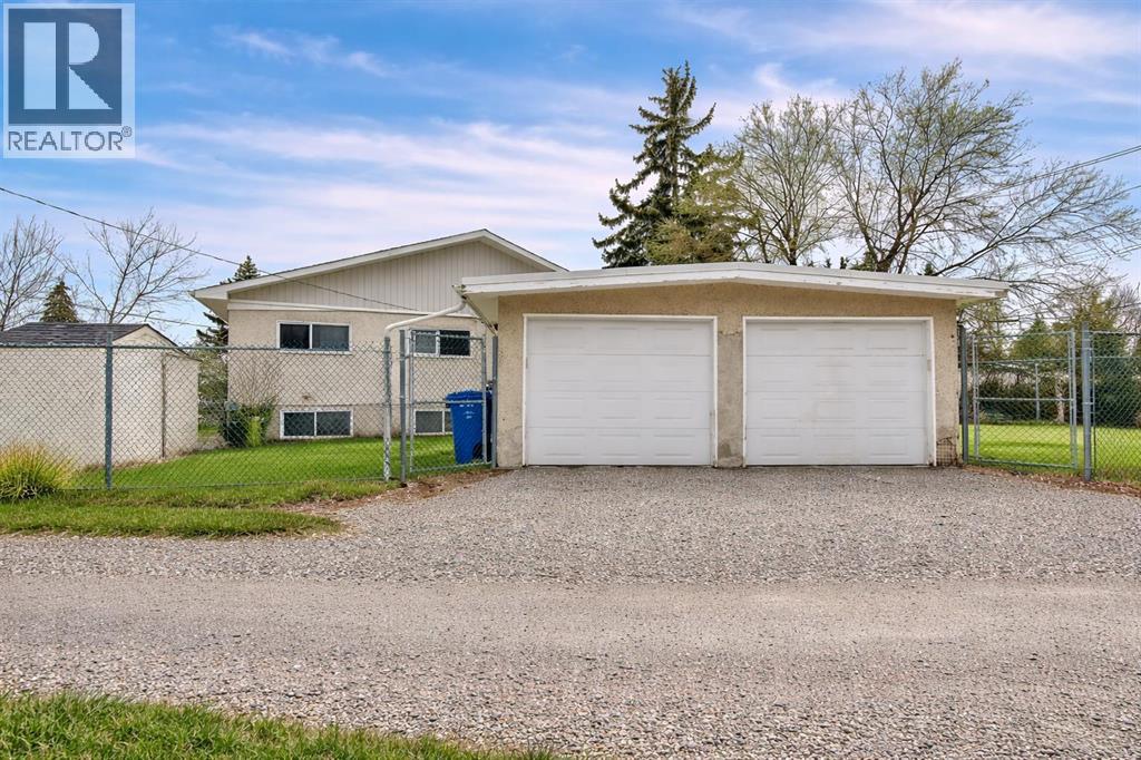 Multi-family House Bungalow for Sale in  Kingsmere Crescent SW Kingsland Calgary 