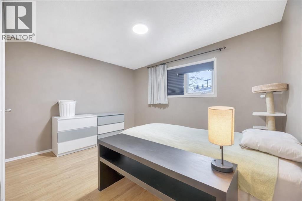 Multi-family House Bungalow for Sale in  Kingsmere Crescent SW Kingsland Calgary 