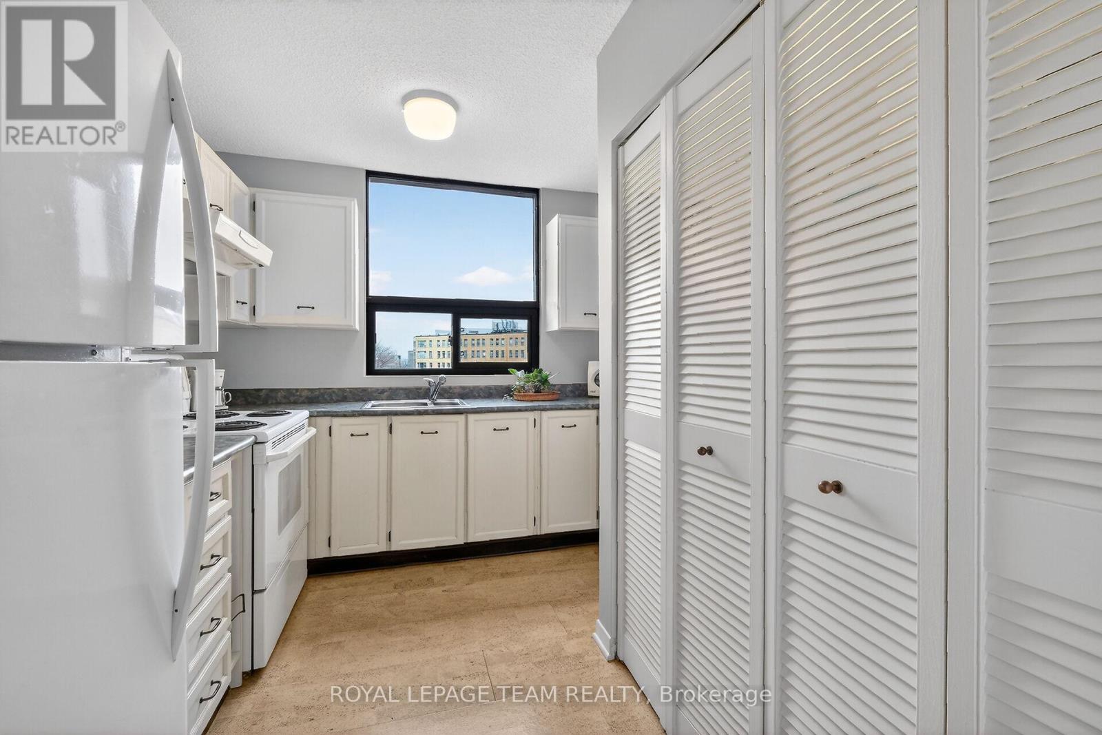 #601 40 ARTHUR STREET - 18