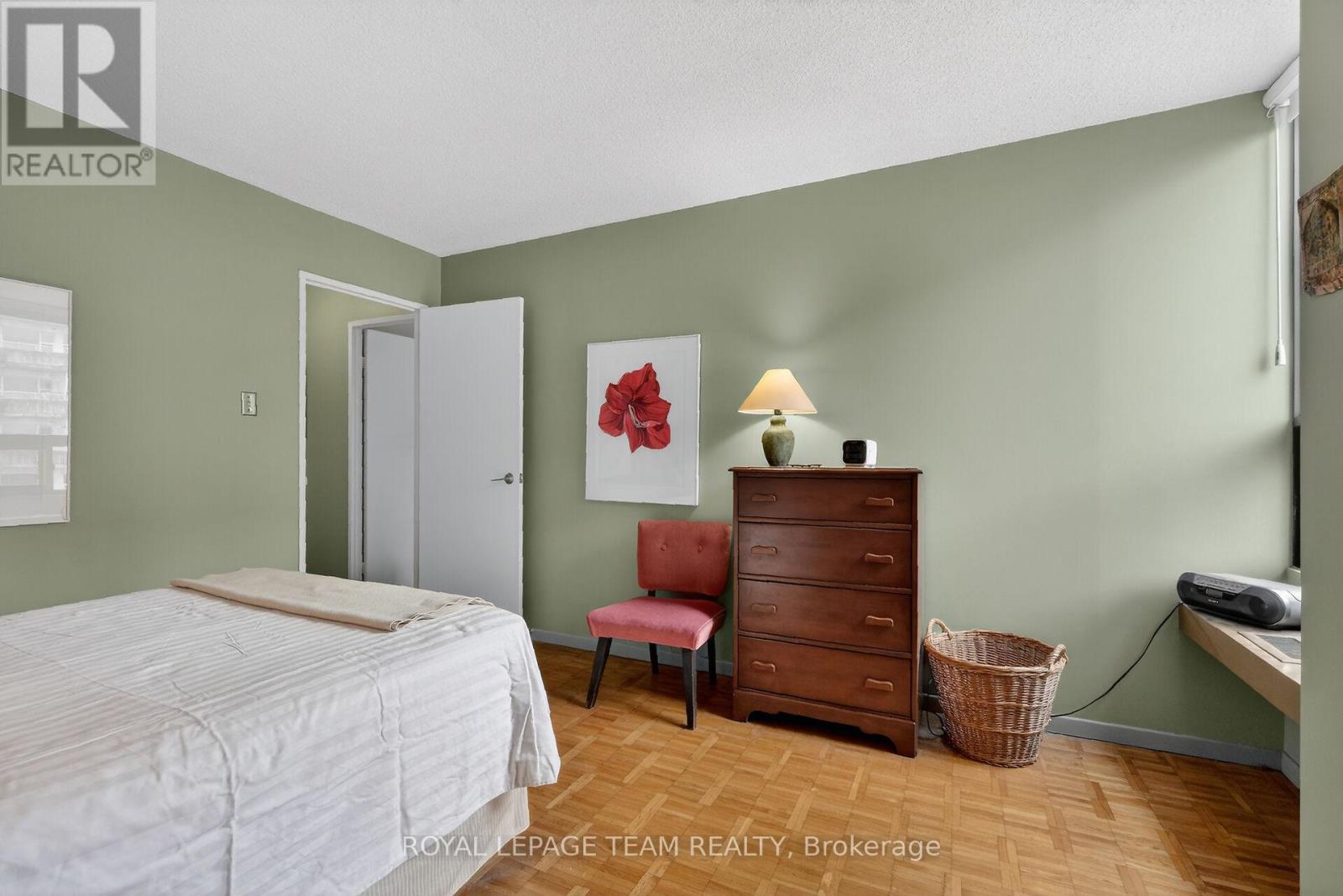 #601 40 ARTHUR STREET - 27