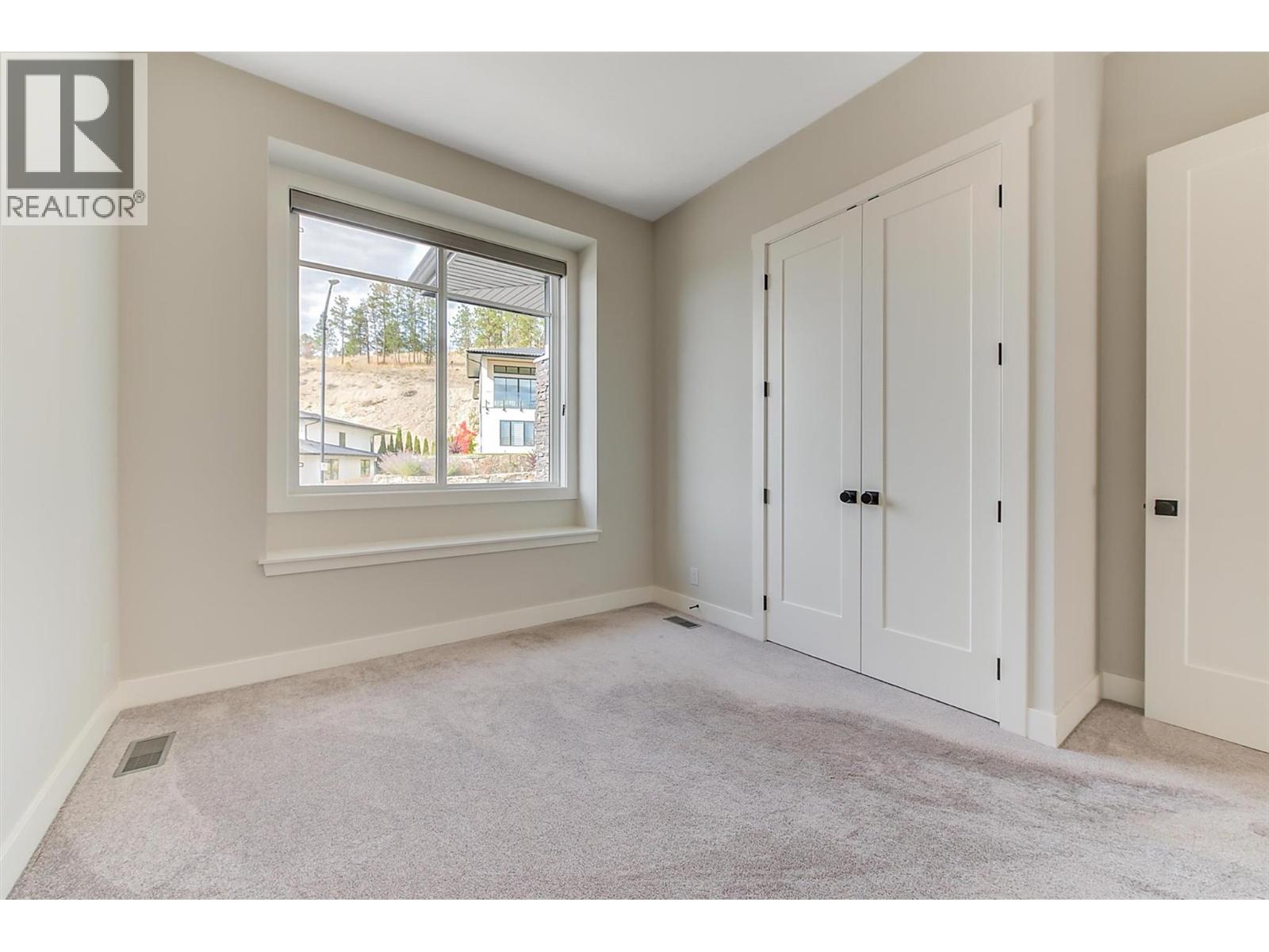 1049 Loseth Drive, Kelowna