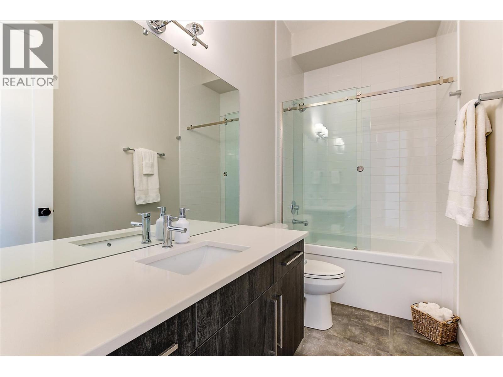 1049 Loseth Drive, Kelowna