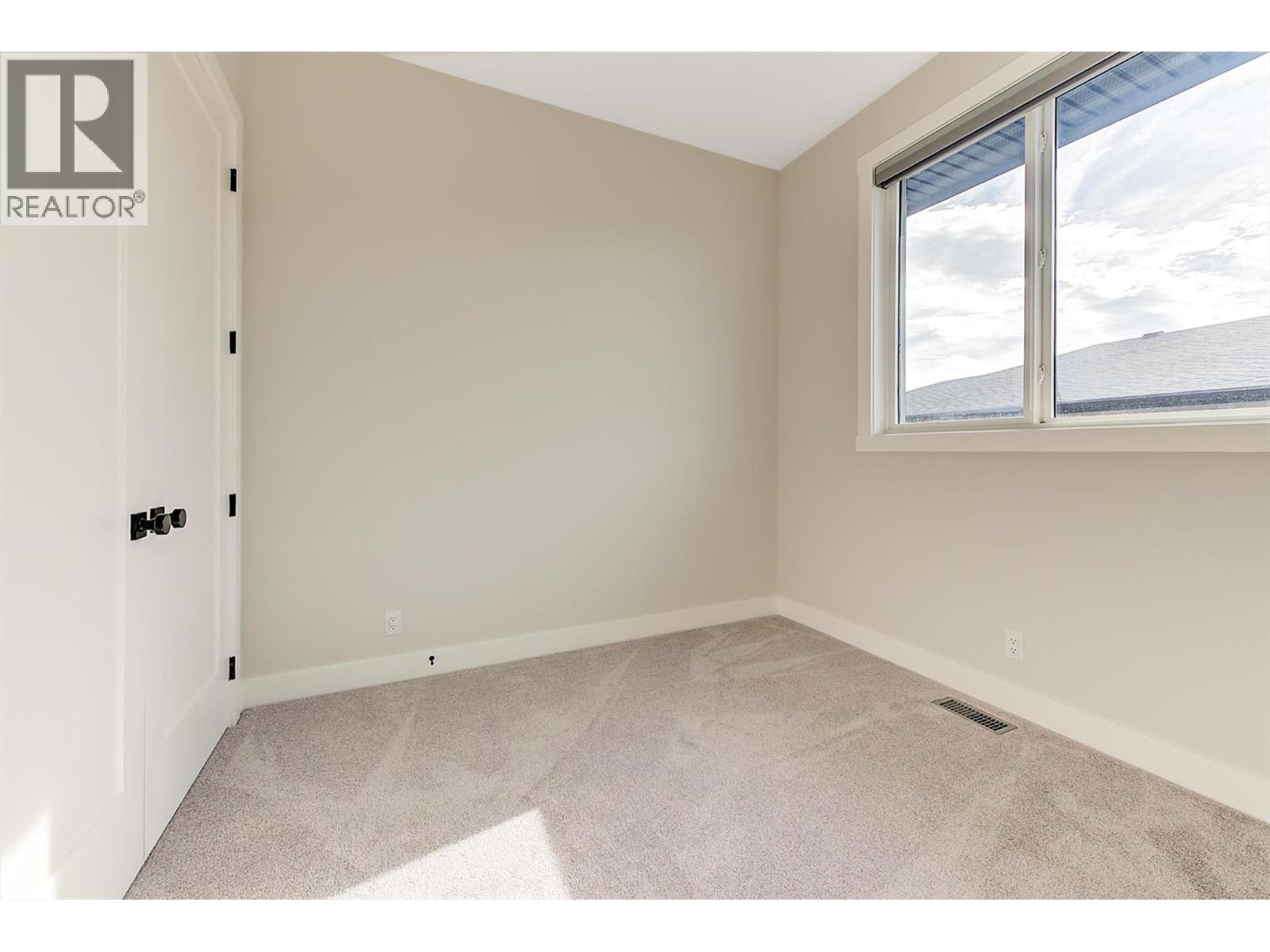 1049 Loseth Drive, Kelowna