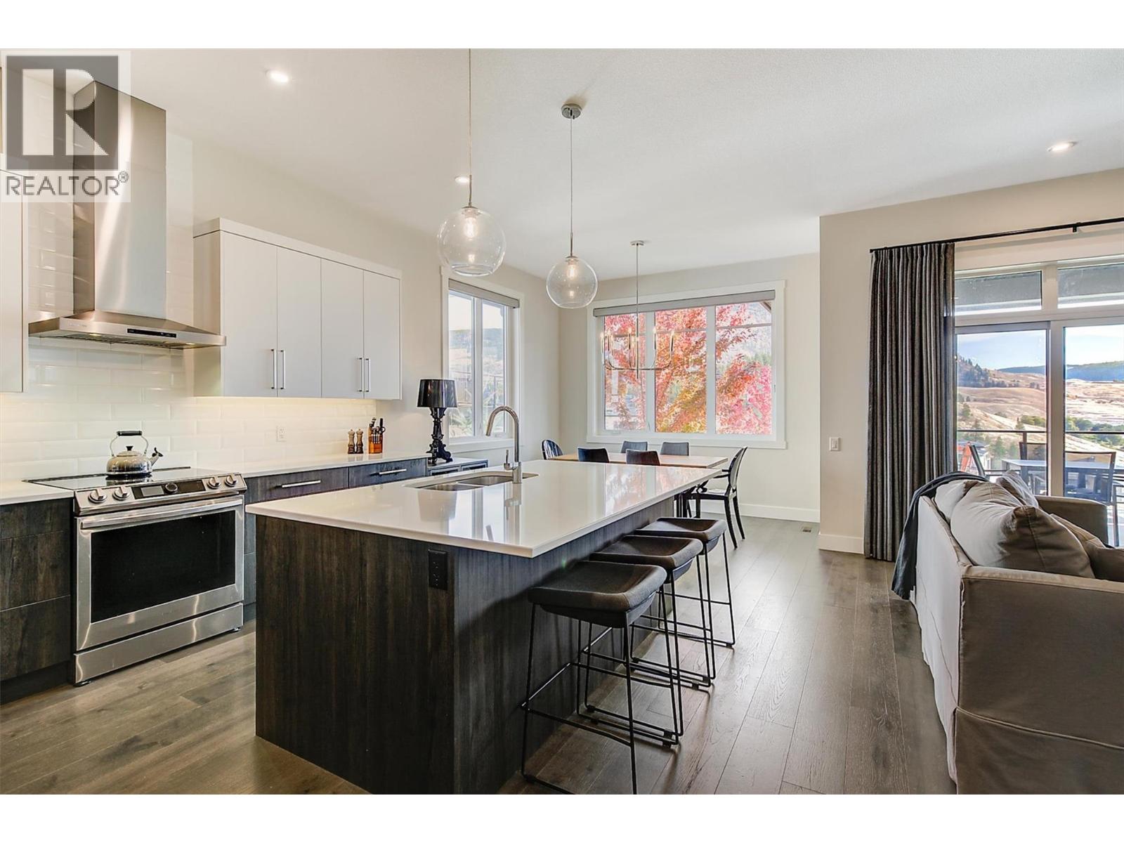 1049 Loseth Drive, Kelowna