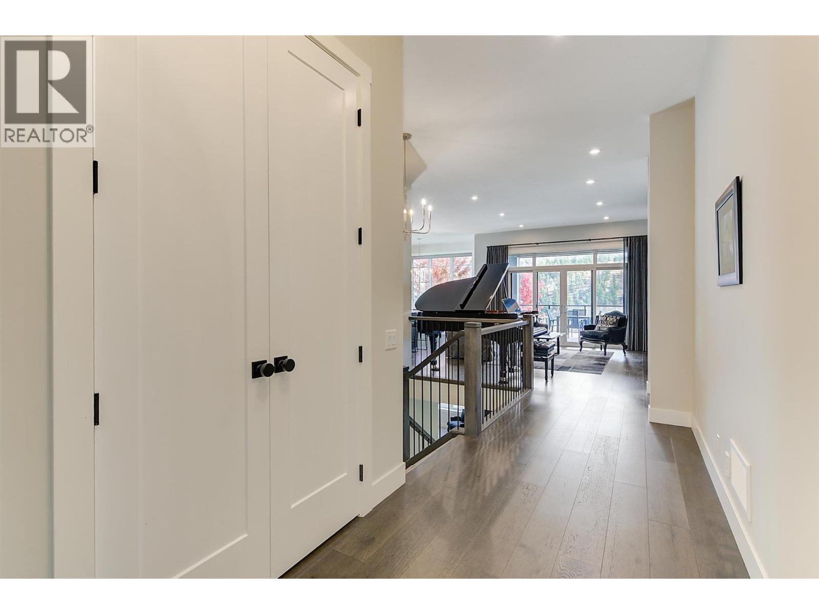 1049 Loseth Drive, Kelowna