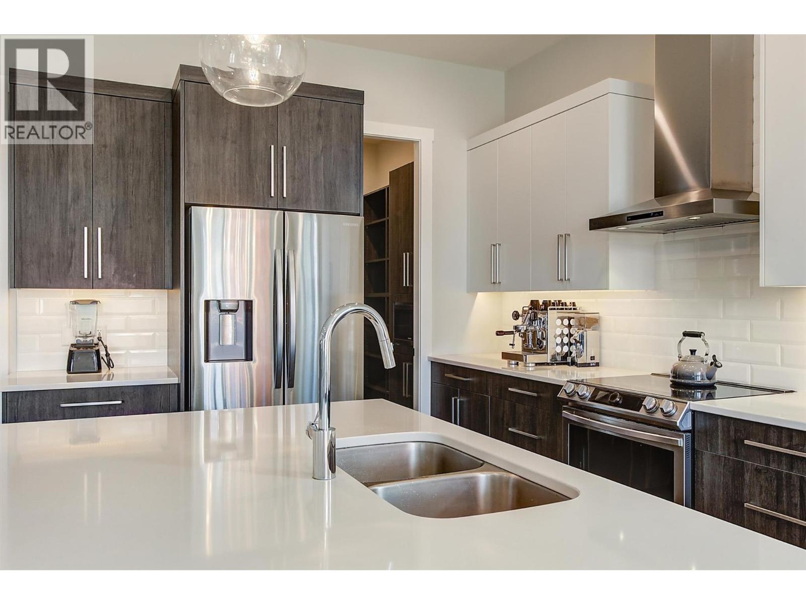 1049 Loseth Drive, Kelowna