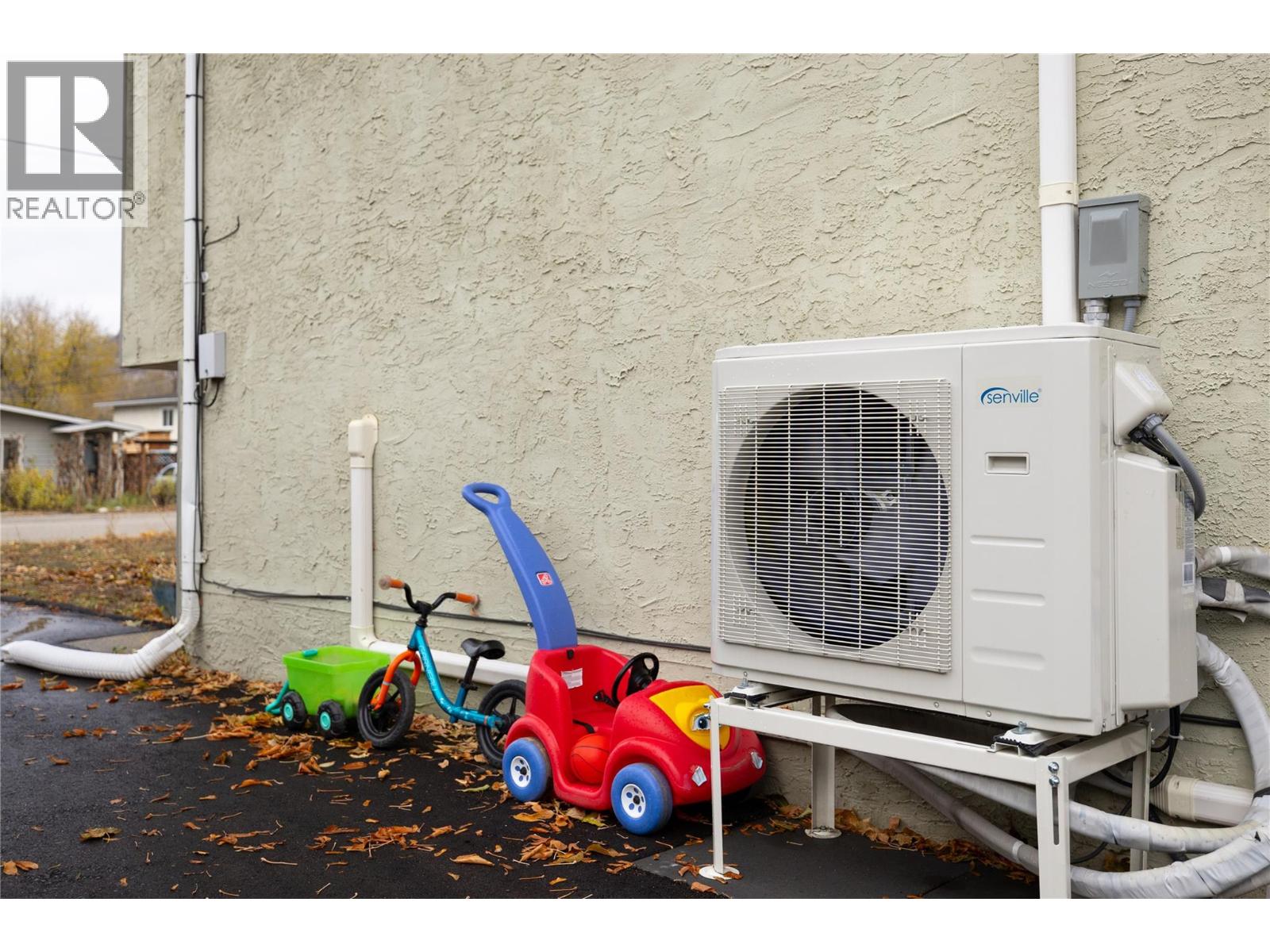 421 Fleming Road, Kelowna