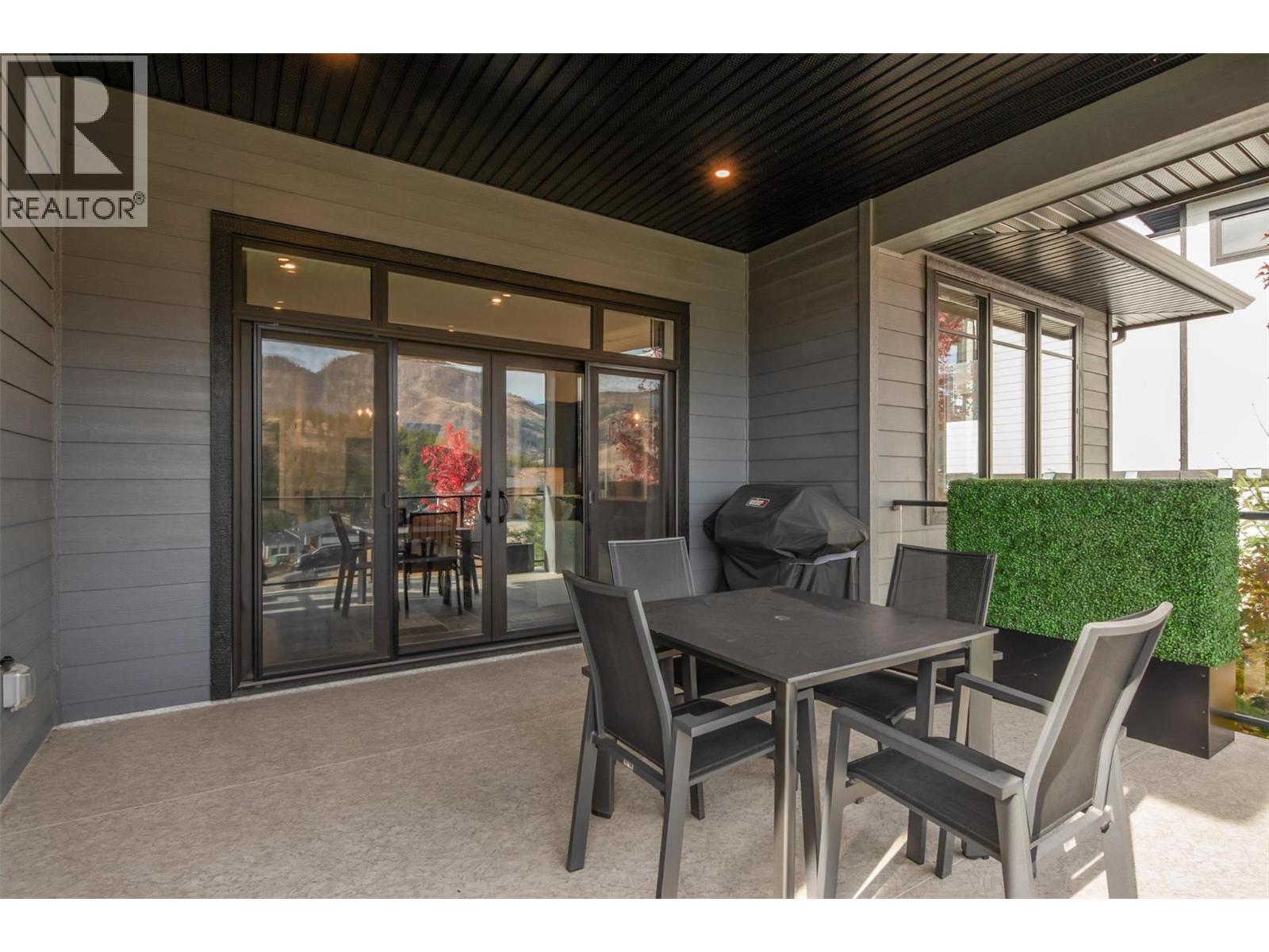 1049 Loseth Drive, Kelowna