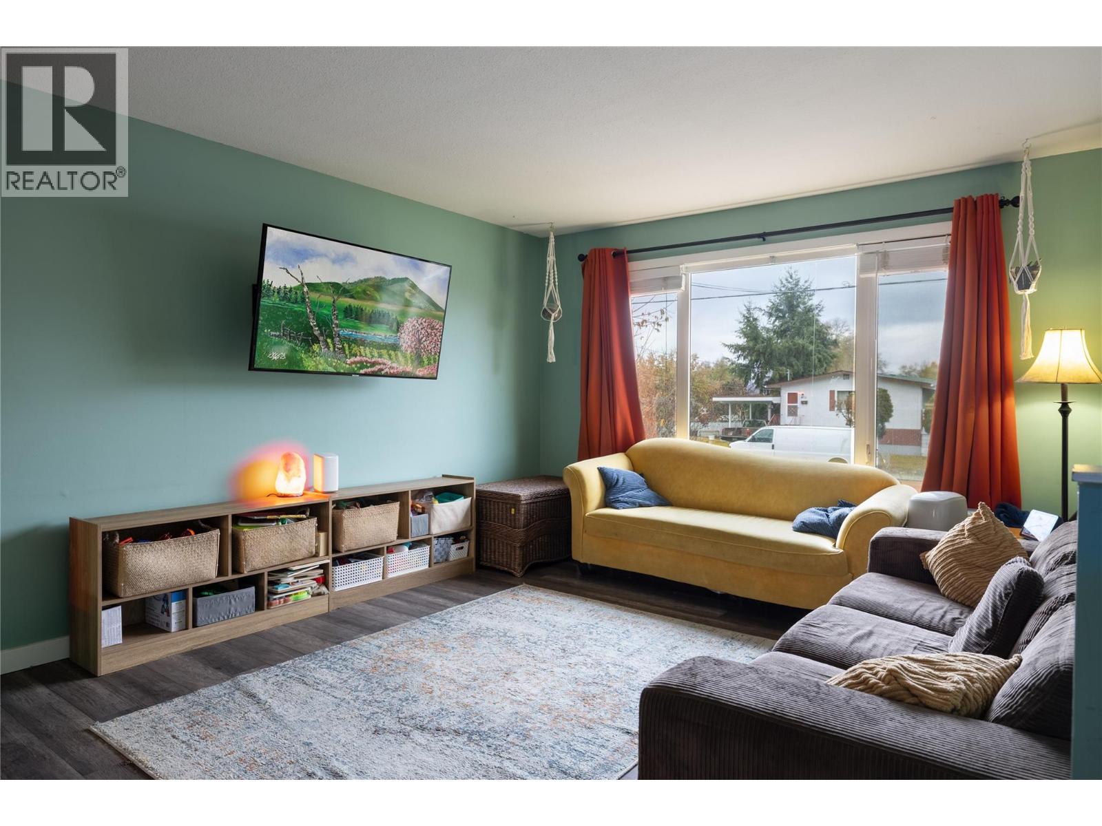 421 Fleming Road, Kelowna