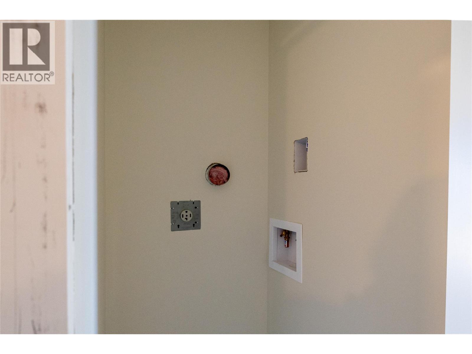 145 LAKEVIEW DRIVE - 62