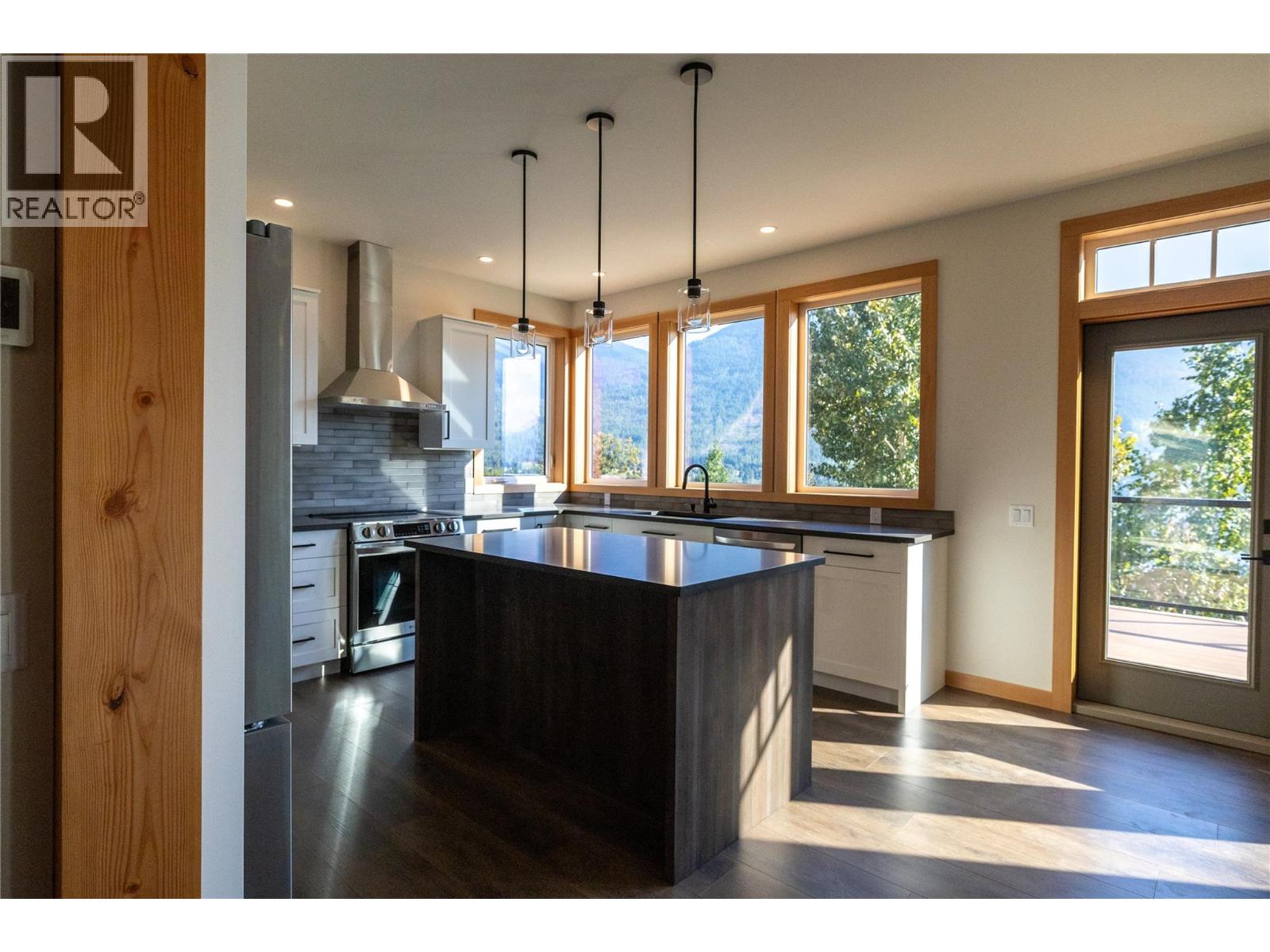 145 LAKEVIEW DRIVE - 17