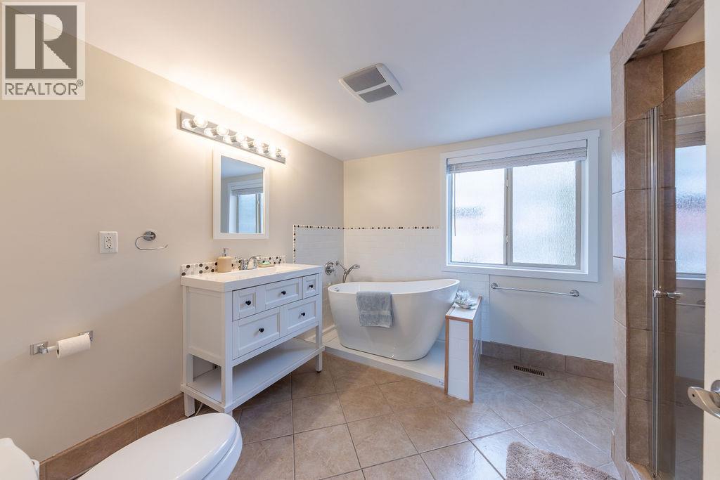 3601 NAVATANEE Drive, Kamloops