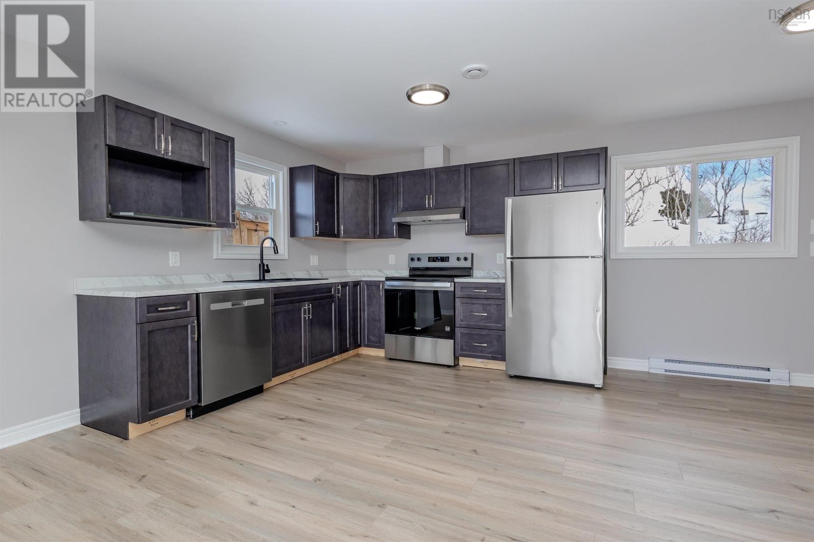 Property 20 of 32 of 201 Rotary Drive