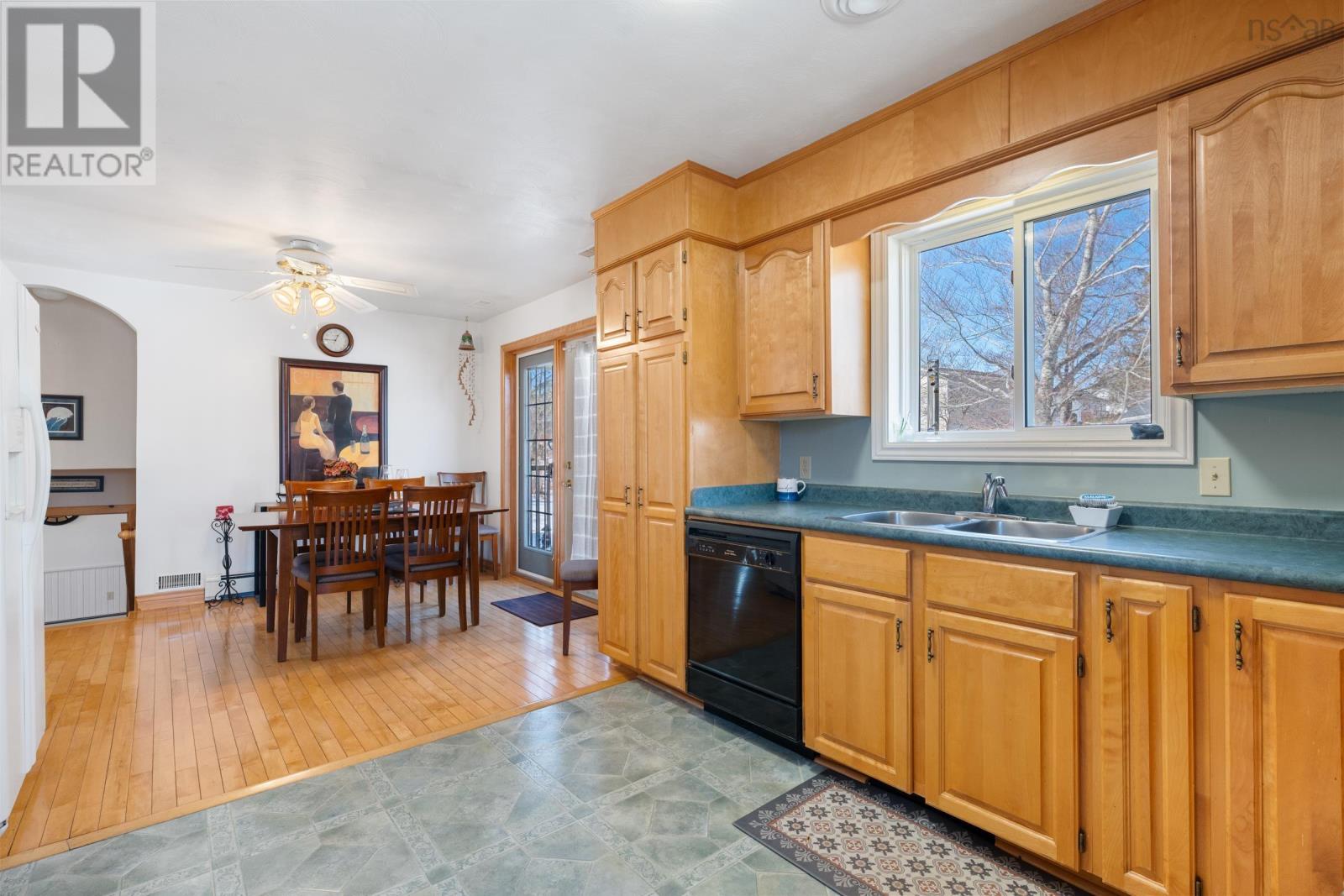 Property 10 of 47 of 2 Pinecrest Boulevard