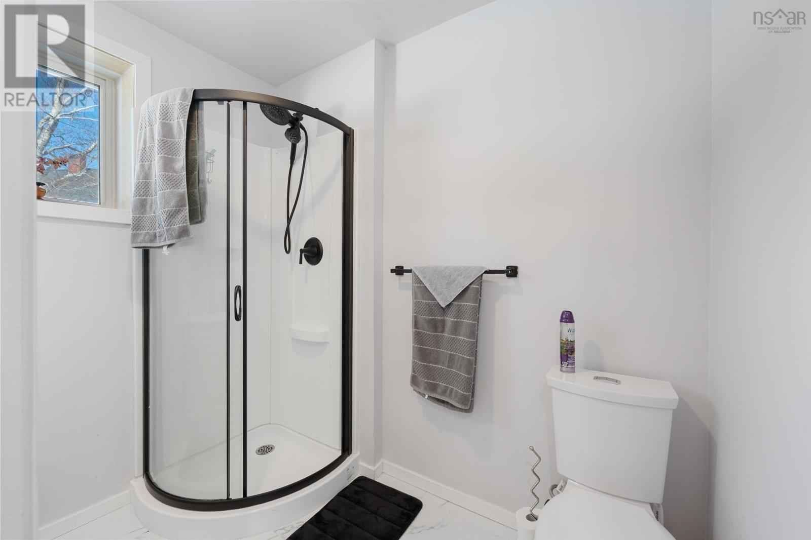 Property 31 of 47 of 2 Pinecrest Boulevard