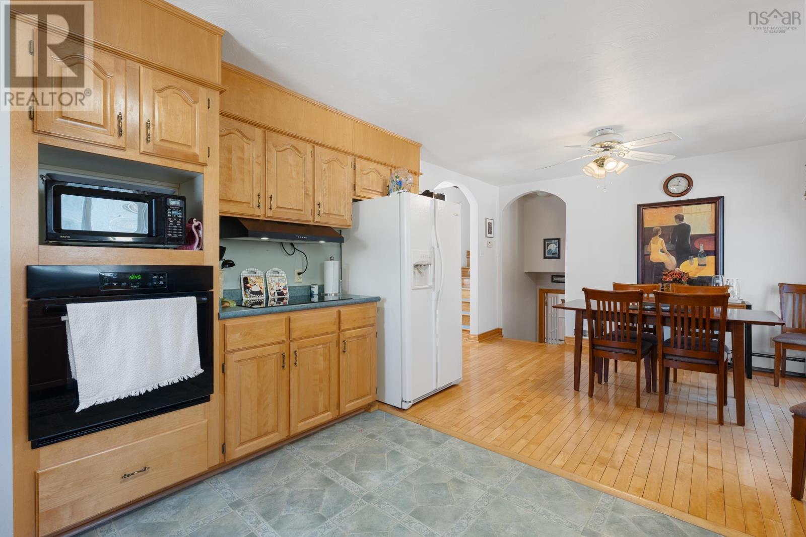 Property 37 of 47 of 2 Pinecrest Boulevard