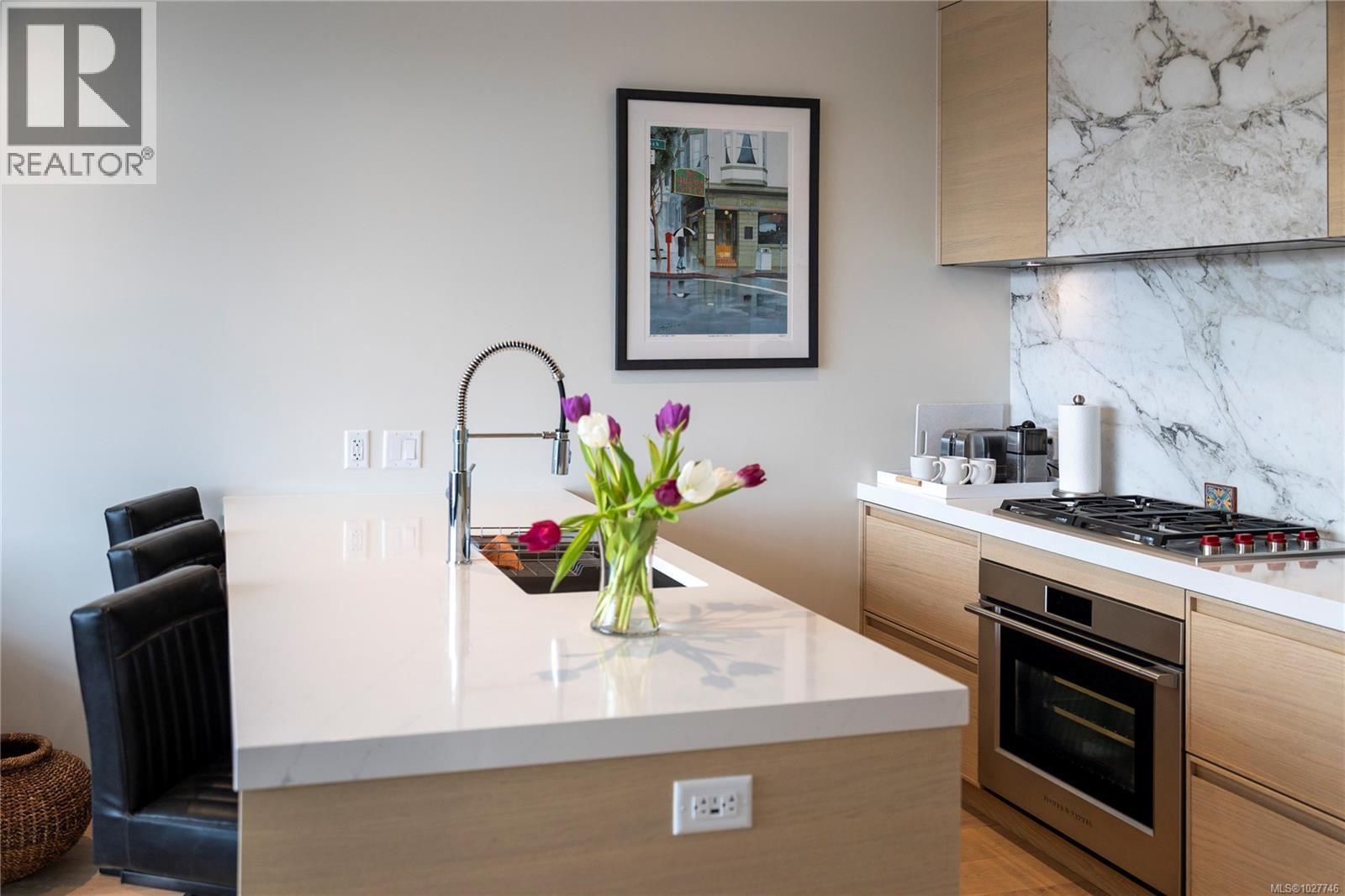 #406 1916 OAK BAY AVE - 11