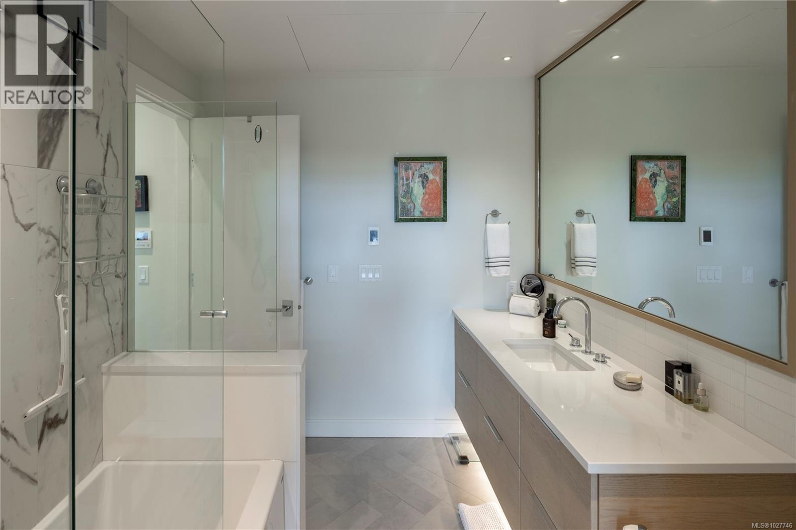 #406 1916 OAK BAY AVE - 13